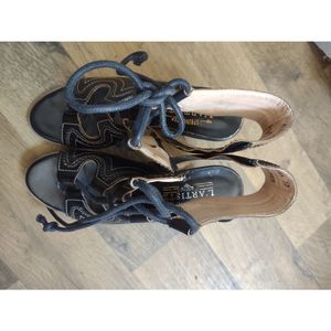 L'Artiste black leather sandals. new without box